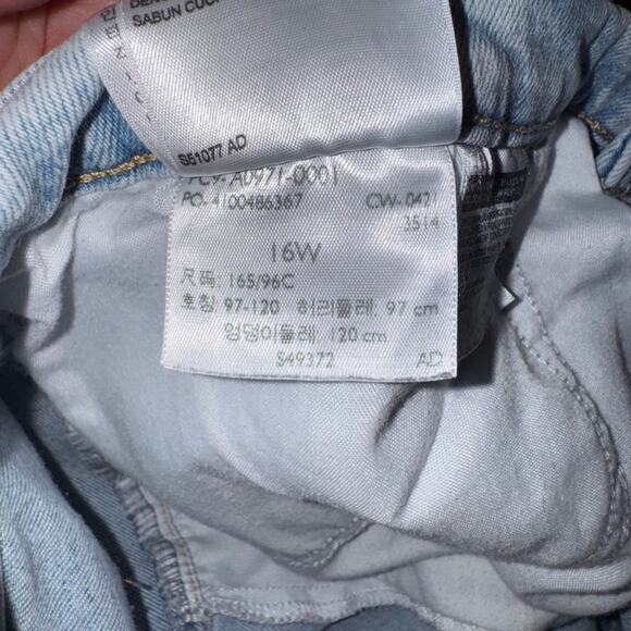 Levi’s High Waisted Crop Flare Jeans 16W Light Wash Plus Size Stretch Denim - Picture 5 of 8